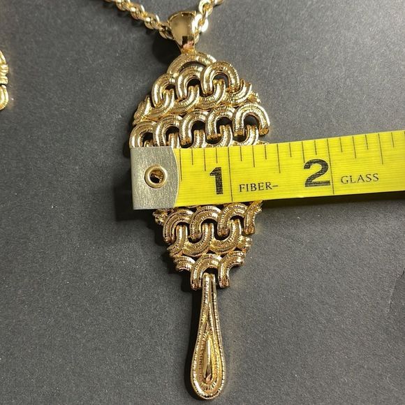 Vintage 1960s Monet Gold Necklace and Earring Set - Picture 4 of 16